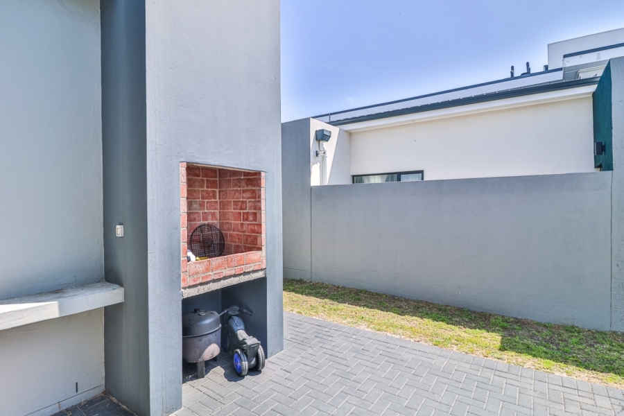 3 Bedroom Property for Sale in Sandown Western Cape